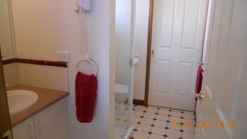 Summers Rest Units Port Campbell Room photo